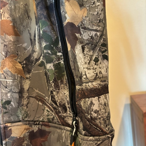 Men’s Roper softshell camouflage jacket. Size medium. - Picture 4 of 8